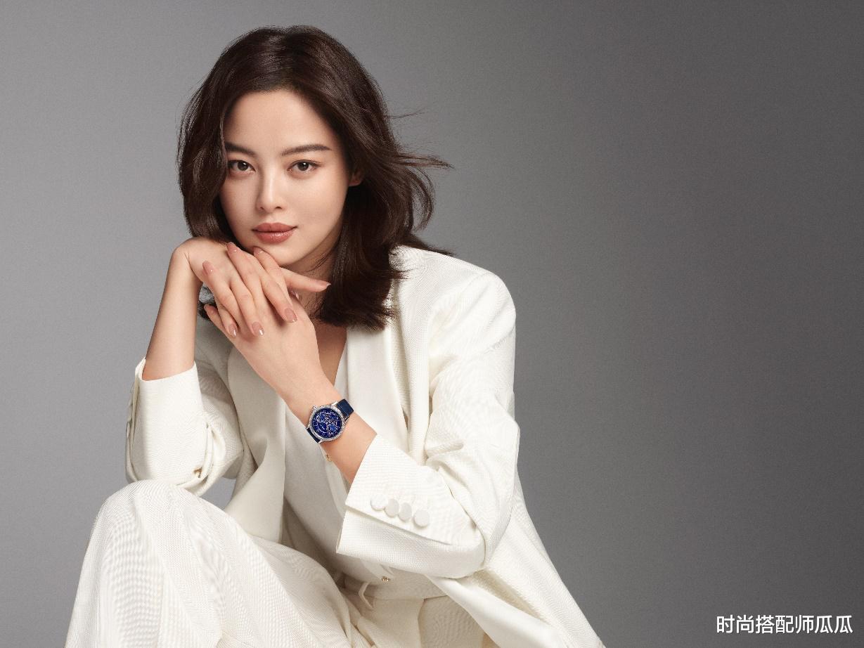 时尚搭配师瓜瓜|女人适合戴“手镯”还是“手表”?三个理由告诉你,戴错很尴尬