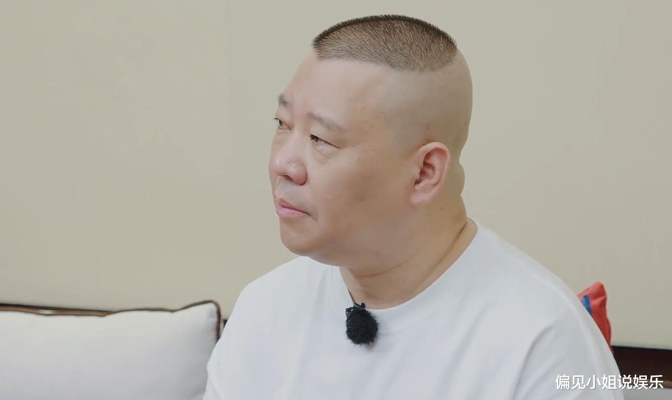 郭德纲|德云社团综第二季,郭德纲徒弟指挥倒车失误,百万豪车惨遭剐蹭