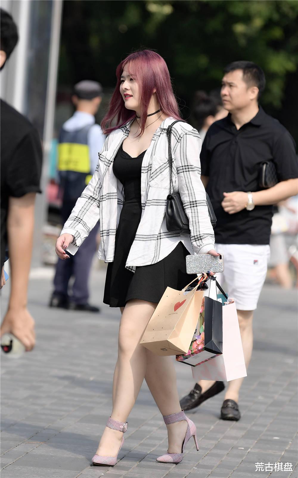 荒古棋盘|穿着格子尖头细跟鞋的姑娘,到时尚街区,不能空手回家