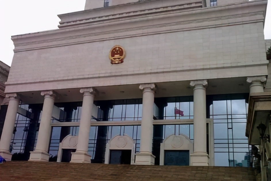 社会热点传播正能量 员工1年告9家用人单位，入职3天欲碰瓷赔偿14万，“职业碰瓷”该怎么判？