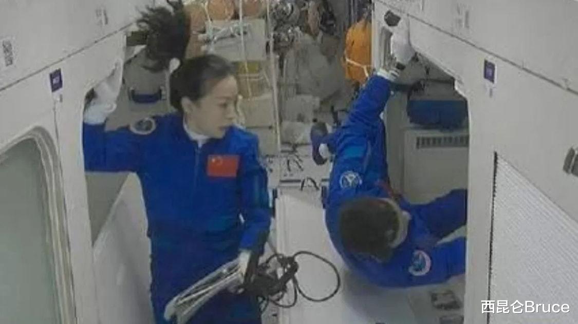 神舟十三号疑问揭晓:航天员在空间站如何洗头?翟志刚亲自给答案
