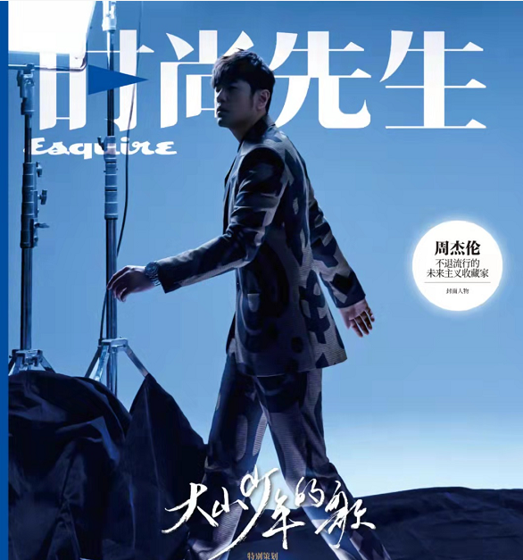 昆凌|昆凌罕见晒儿子正脸照！小朋友戴墨镜梳背头学爸爸耍帅，神态超像