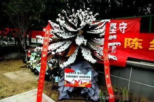 观察者网独家视频 兰州烈士陵园里有个特殊花圈，新疆棉花做的