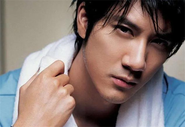 黄晓明|王力宏给儿子取名字，就5笔没一笔是弯的，网友：王大才子不一般