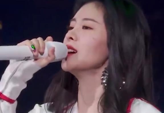 张碧晨|张碧晨放弃女儿抚养权，见孩子需要预约，华迎辰却不是花花的唯一