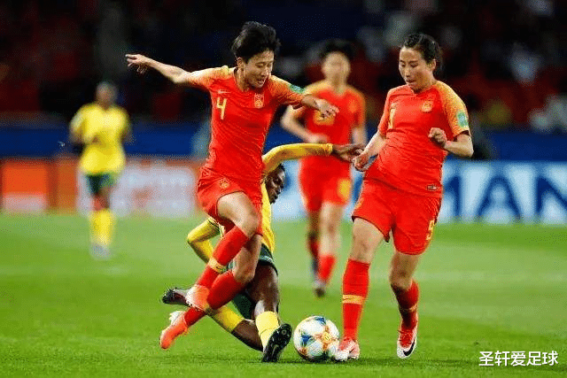 中国女足|2-8！中国女足本年度最惨1战，王霜披露比赛细节，贾秀全下课不冤