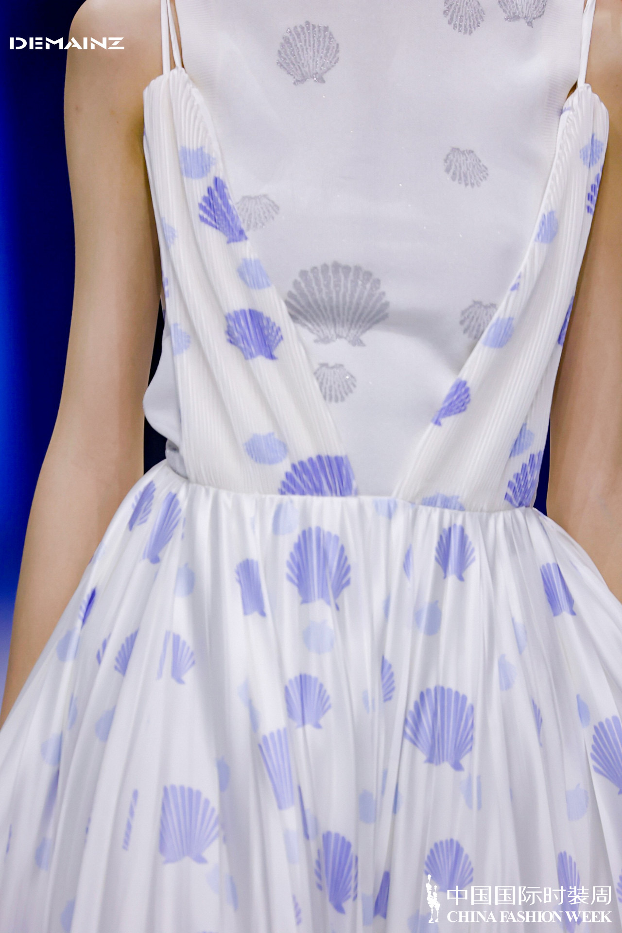 魔都时尚生活|陈志华·DEMAINZ地缦《幻醒》2022春夏时装周圆满发布|尚赋