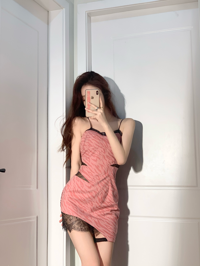 穿衣搭配|又来学习穿搭?100位女主播身穿虎纹+蕾丝整齐划一!场面震撼