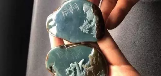 翡翠|3000淘来的翡翠原石，切开一刀差点骂人，看到成品却会心一笑！