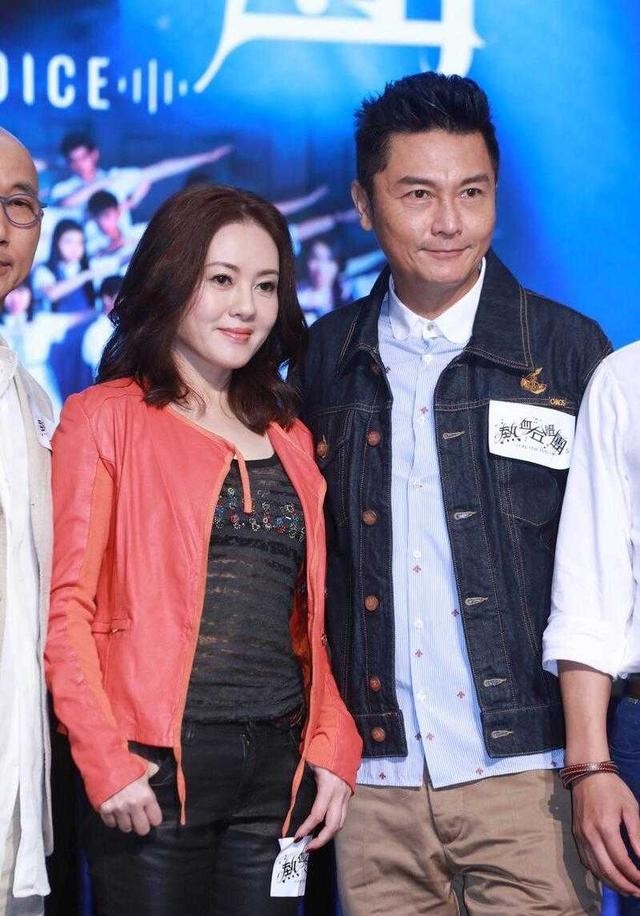 潮流新风 李丽珍奔六年纪风韵犹在！穿皮衣配薄纱吊带，魅力丝毫不减当年