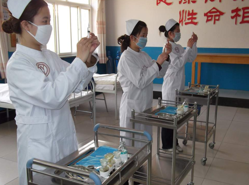 银行|男子因姓名被银行拒绝录用，看到名字忍不住笑了，网友调侃不委屈