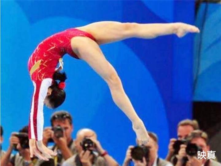 程菲|“体操女皇”程菲：17岁一跳封神，25岁因伤退役，如今怎么样了？