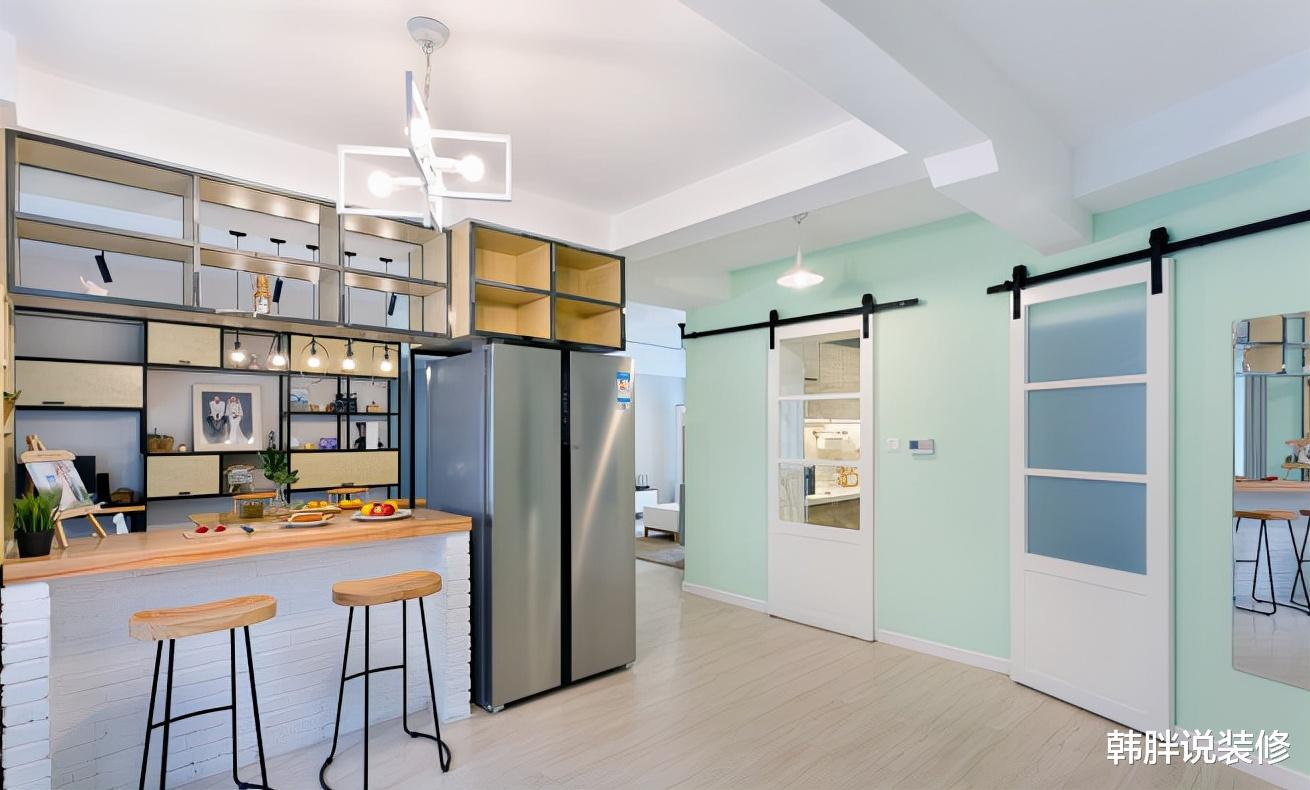 120㎡极简新房，清亮的薄荷绿墙面，吧台和餐边柜是最大亮点