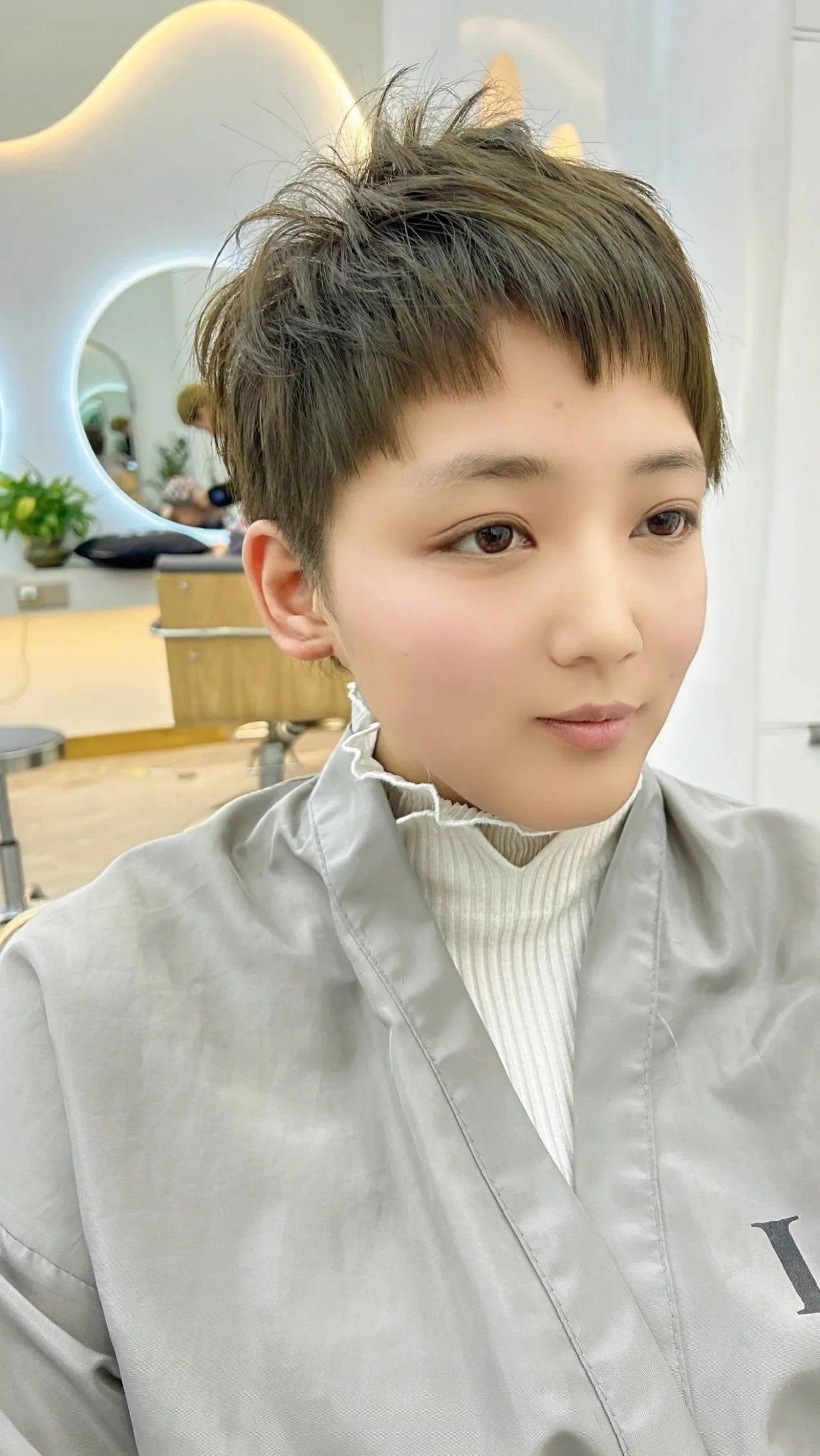 发型 4种红火的发型,换完就像换脸,新年发型照着剪就对了