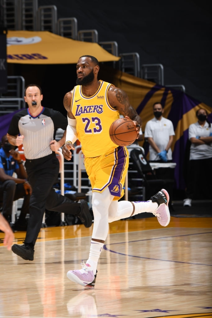 勒布朗·詹姆斯|NBA球员上脚：詹姆斯Lebron 18新配色有点顶，李宁安踏来了！