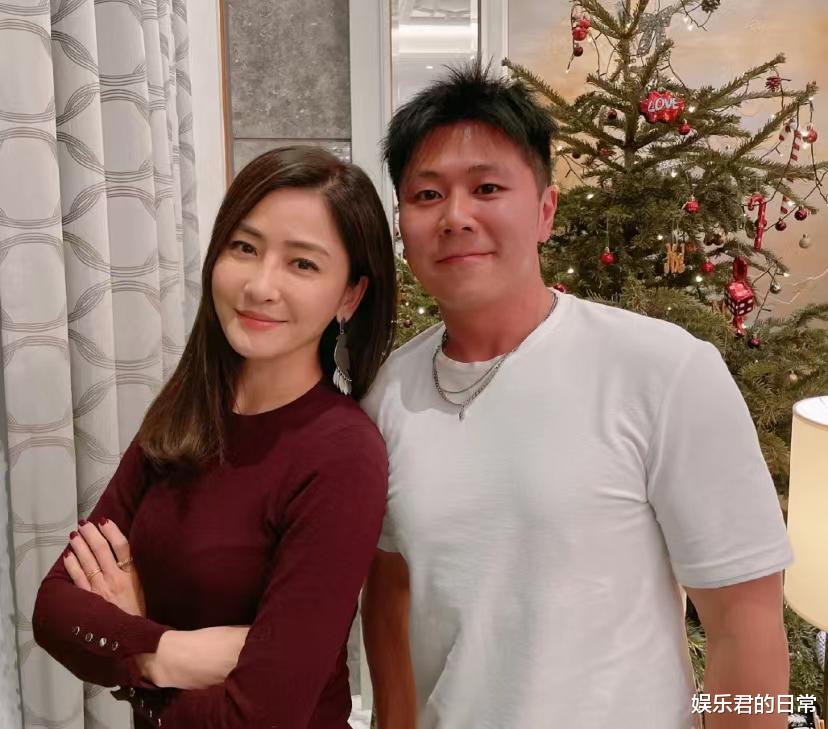 关之琳|关之琳聚会被偶遇，皮肤比路人白三度太抢眼，59岁仍独居半山豪宅