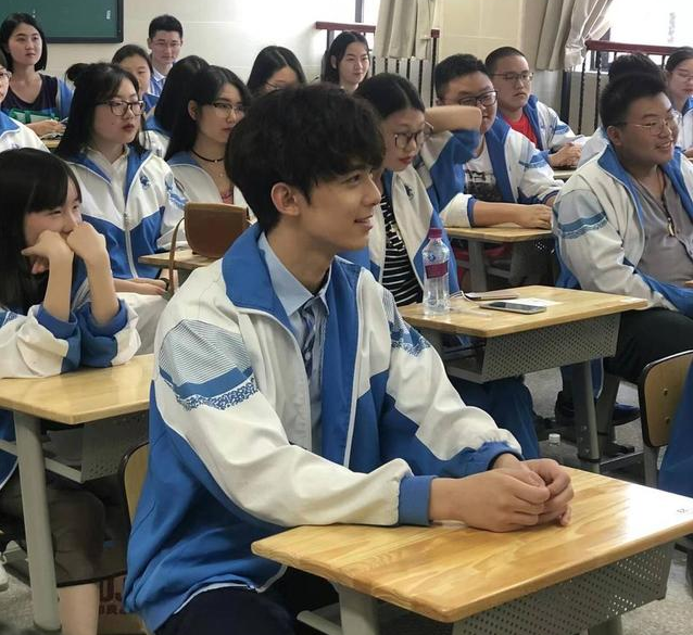 美丽|无意翻到多年前“同学录”，才知错过这么多，后悔当时没早发现！