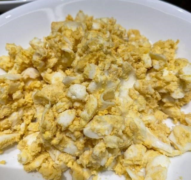 岳云鹏|岳云鹏分享中秋晚餐，引得5千粉丝吐槽，网友：没有饺子，差评！