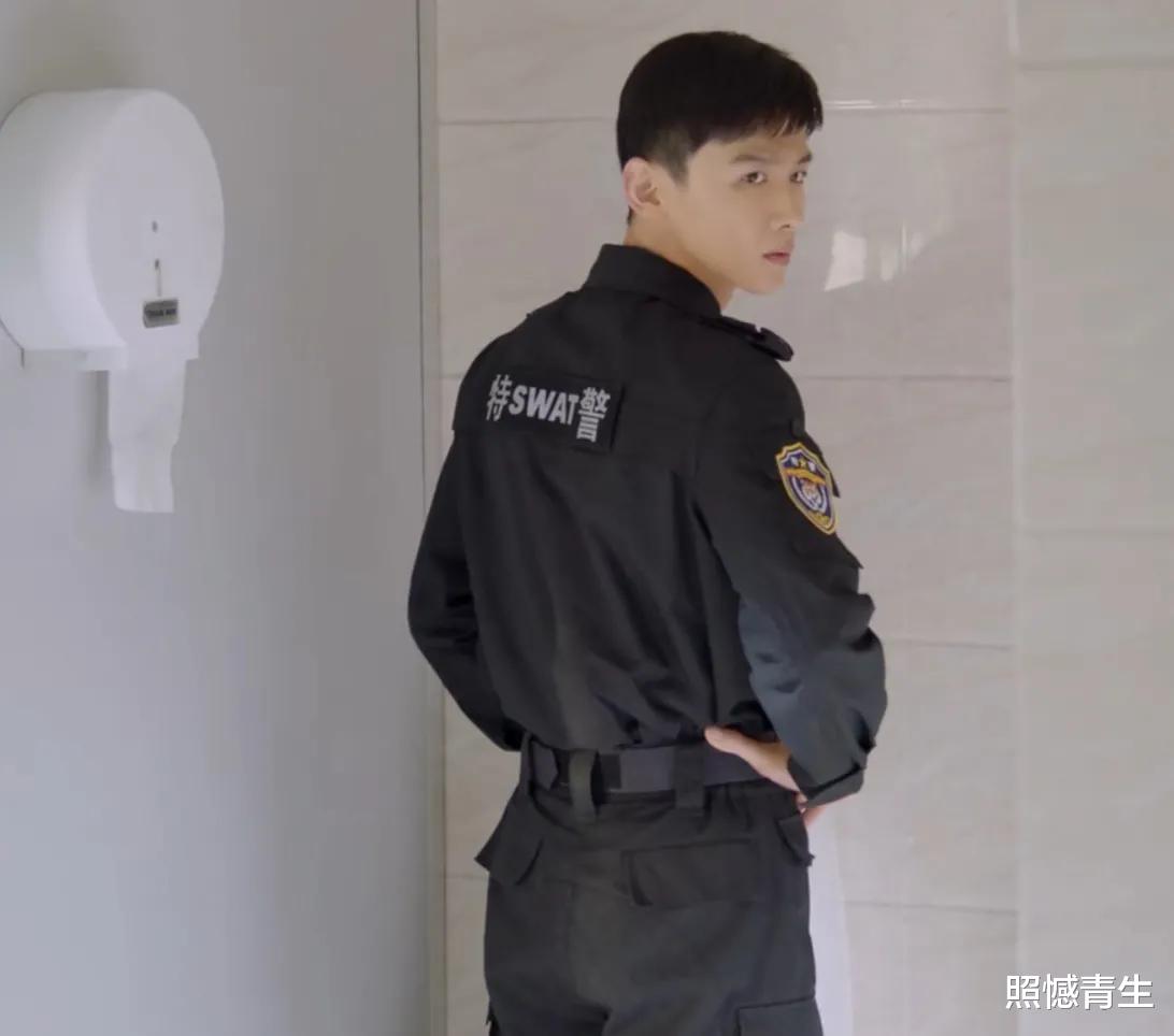 郭麒麟|白敬亭的腰，我可以夸一百遍！