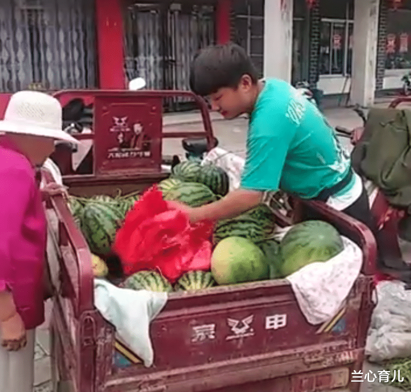 兰心育儿|孩子上学不努力，父亲想了个狠招，总算让孩子认清楚现实