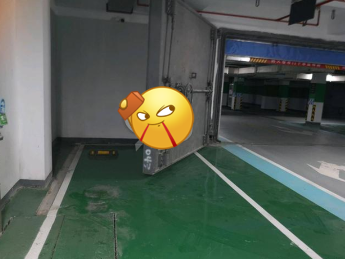 贷款 男子买下375个车位安装地锁，其他业主不满，物业：你们早干嘛了