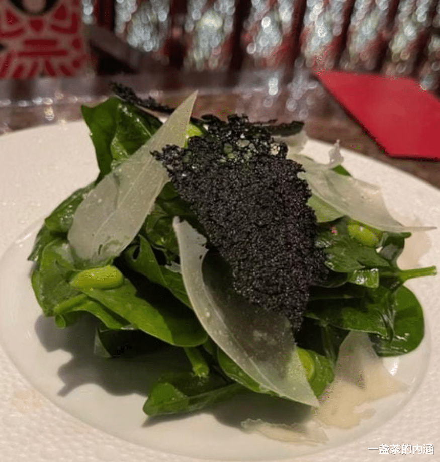 李湘|李湘意中人早就露面？九月晒出跟男子穿情侣衫画面，BGM意味深长