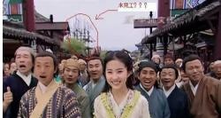 电视剧|电视剧中的穿帮镜头，抗战军人揣着手机，演员骑的是毛绒马