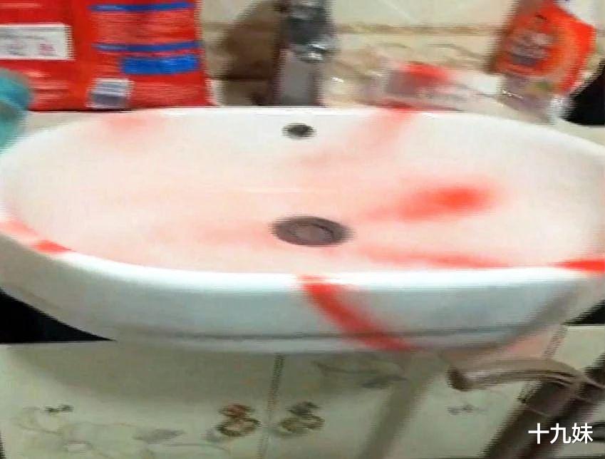 押金|房东流着眼泪收房，所有房间都涂满恶臭秽物，租客只回应了四句话