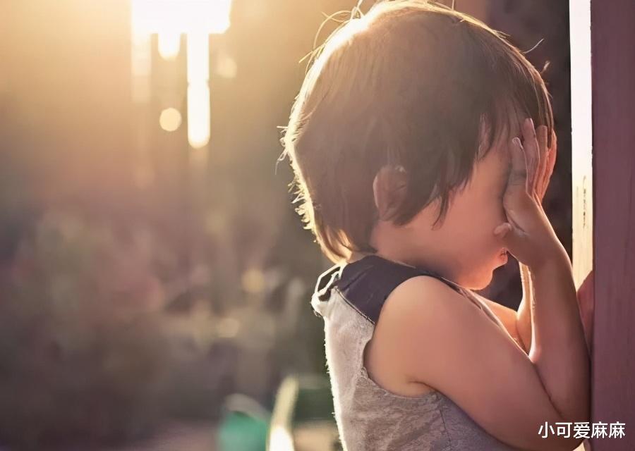 小可爱麻麻|孩子“窝里横，外面怂”的性格，和父母有很大关系，值得我们反思