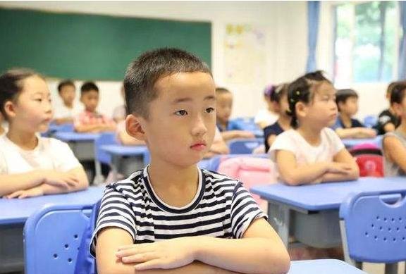 生图|年度“最帅”小学生走红，撞脸杨舒予，精致面庞叫人过目难忘
