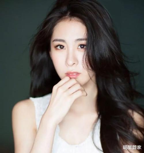 张碧晨|张碧晨遭春晚除名！原因竟然是这个！网友们都愤愤不平