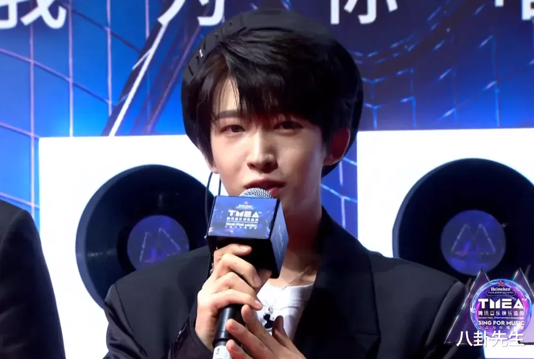 郁可唯|音乐盛典红毯高清照：郁可唯卡粉，刘雨昕状态好，金子涵发福