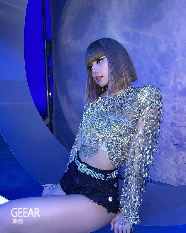 民谣|Lisa推出新歌《SG》，火辣身材再次引讨论！
