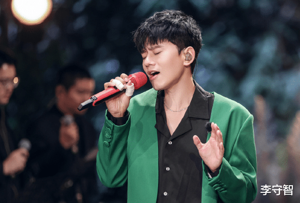 |快男扎堆去海南，张杰华晨宇开唱魏晨办婚礼刷存在，事业差距明显