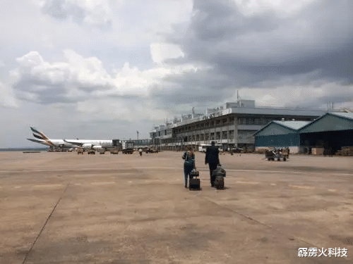 美国历史|中国帮乌干达修通高速，再次创下多项记录，非洲老铁竖起了大拇指