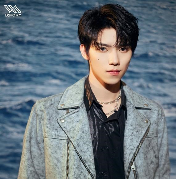 悦姐ya|IXFORM七夕公式照,罗一舟眼神深邃,唐九洲让人心动