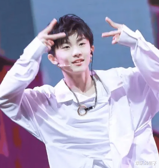 马嘉祺|马嘉祺被百万粉网红碰瓷，撕海报怼粉丝，直言307不是我替他考的