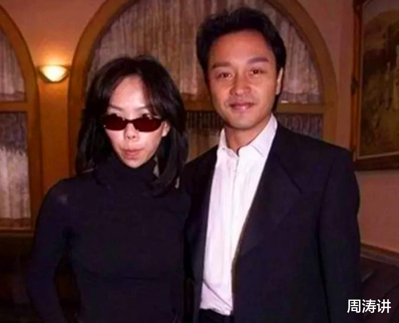 张国荣|无法重拍瞬间：亲吻梅艳芳的谭咏麟张国荣，拜访张学良的倪萍冯巩姜昆黄宏