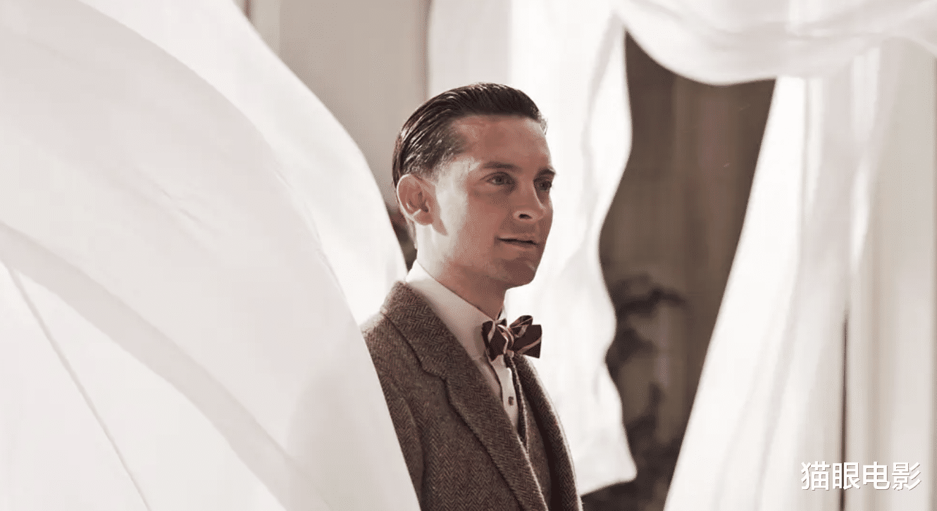 蜘蛛侠|小丑女新片造型太美艳，披金色卷发秀大长腿，还和初代蜘蛛侠搭戏