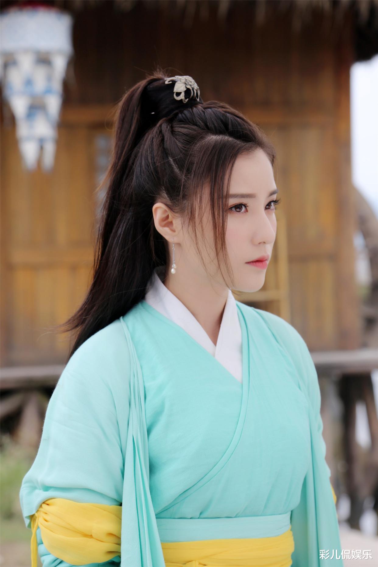 花千骨|有种逆袭叫“轻水”，《花千骨》中其貌不扬，如今美到不敢认！