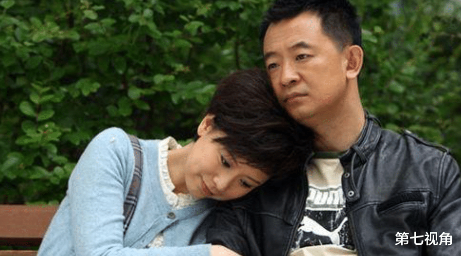 黄海波|她不顾家人反对,嫁给刚出狱的黄海波并生下儿子,如今生活怎样了