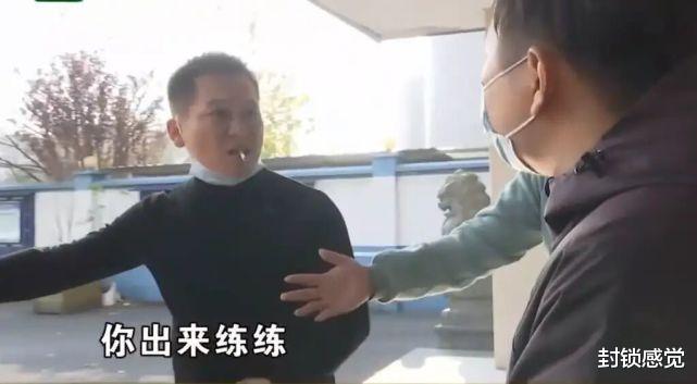 饭店视食品安全为儿戏,男子欲揭穿却遭老板威胁:你算老几