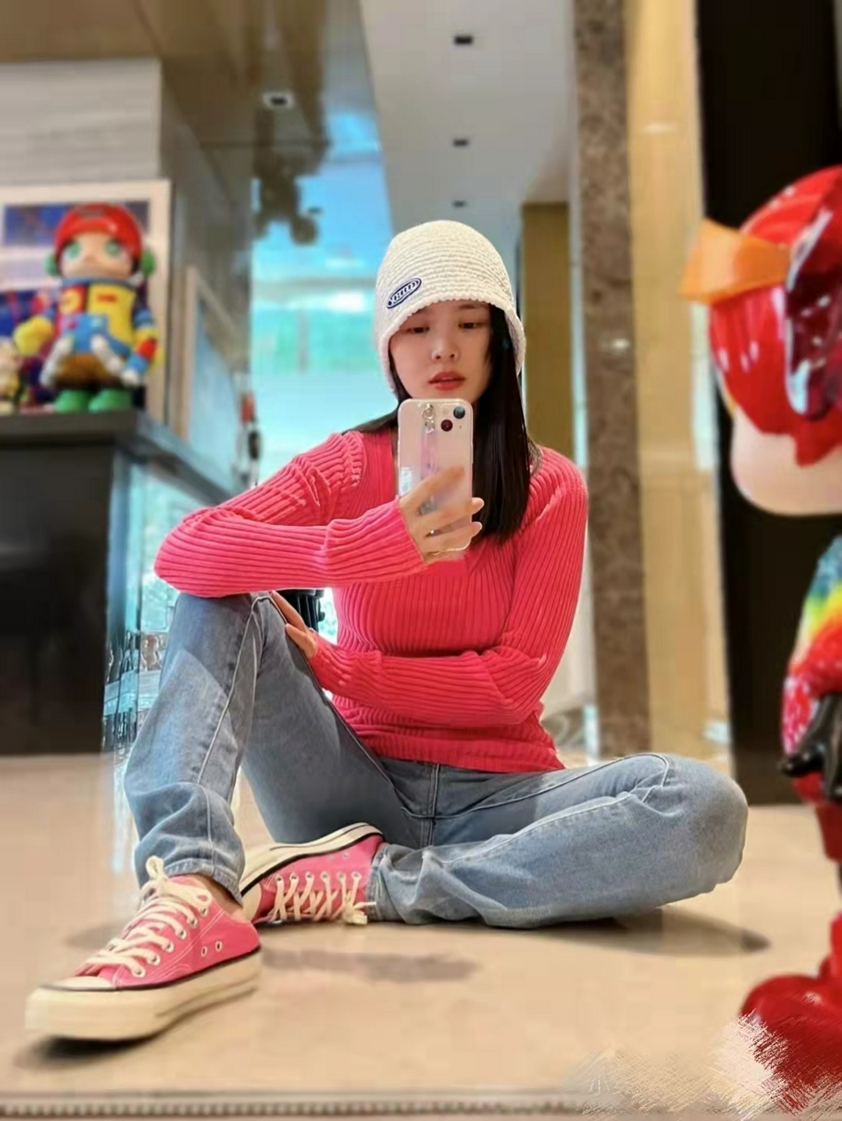 早晚时尚 杜淳老婆王灿晒日常美照，身材这么好还被吐槽，玫粉色真心不好穿