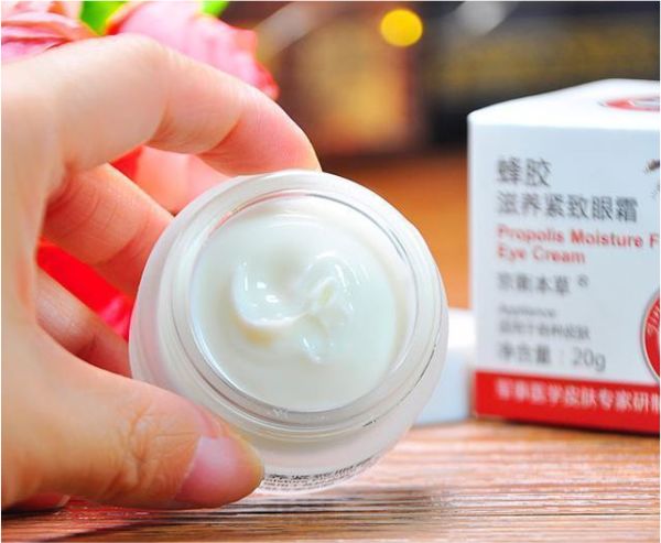 唇膏 美丽是保养出来的，坚持“抗老”好习惯，让你从容抵抗岁月侵袭