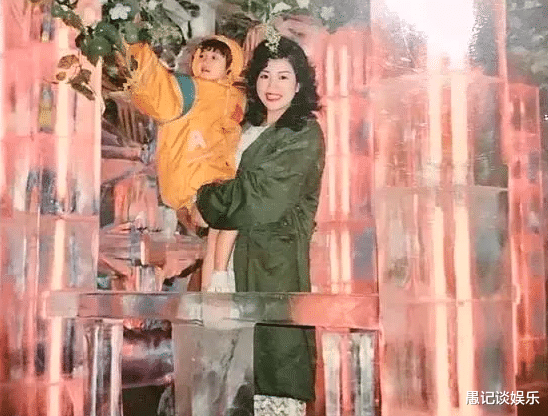 毛晓彤|毛晓彤用理智和冷静为自己筑起铠甲，靠实力逆袭把烂牌打成王炸