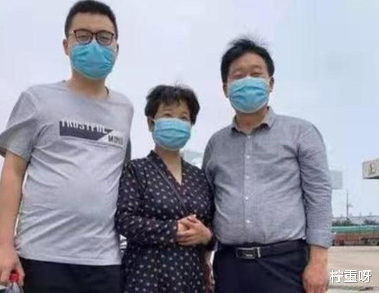 柠重呀 恶心人?杜新枝让威威给姚策捧遗像,知道有忌讳不用自家人