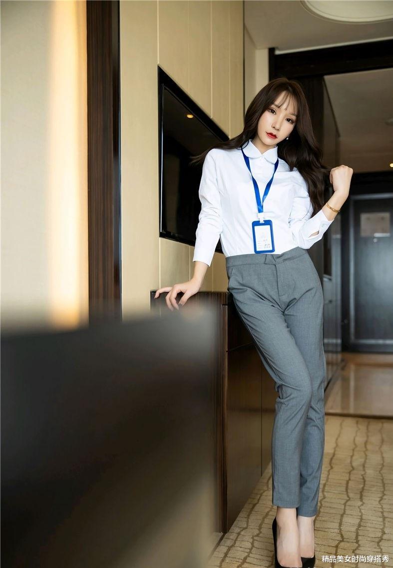 |长发美女穿白色衬衫九分裤搭配黑色高跟鞋时尚又干练，气质十足