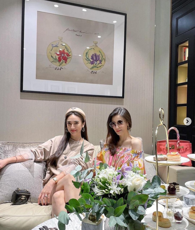 石原里美|37岁女星跨年前报喜！高龄怀上二胎已4月，晒儿子摸孕肚照显温馨