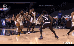 詹姆斯·哈登|失望!小乔丹再次惹怒哈登!前者道歉+亲吻后者的额头