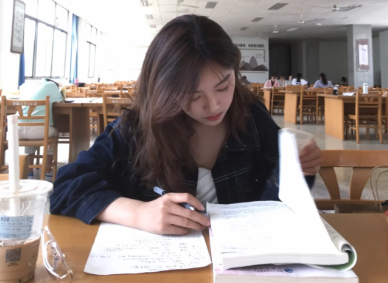 香港大学|应届求职大军成千上万,双非生的出路到底在哪?现实太过残酷